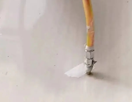 长春瓷砖空鼓维修公司专业解答在瓷砖铺贴过程中，如果使用的砂料过粗（如全部使用了粗砂），可能会导致以下问题